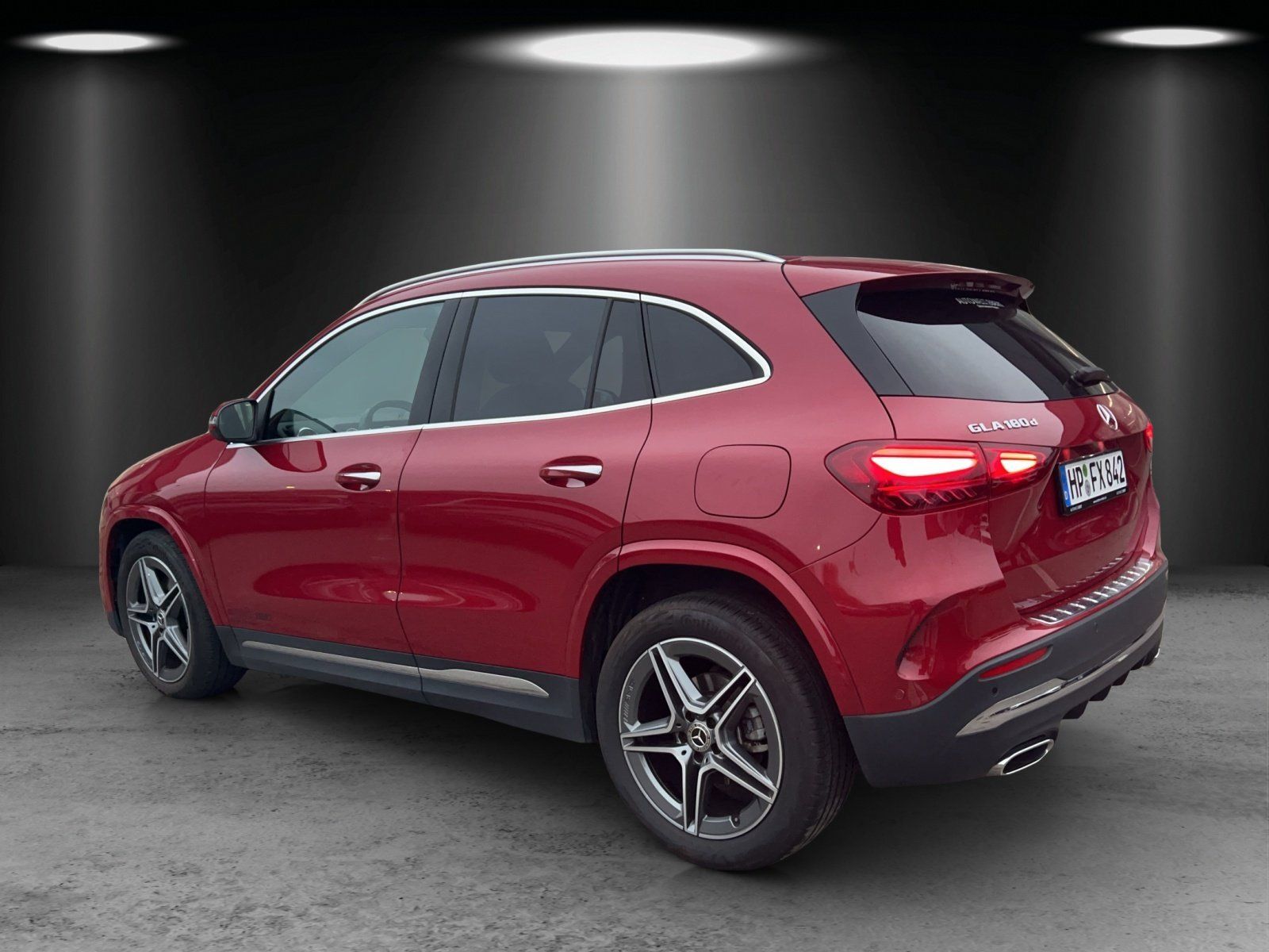 Fahrzeugabbildung Mercedes-Benz GLA 180 d+AMG-Line+DISTRONIC+Memory+Burmester