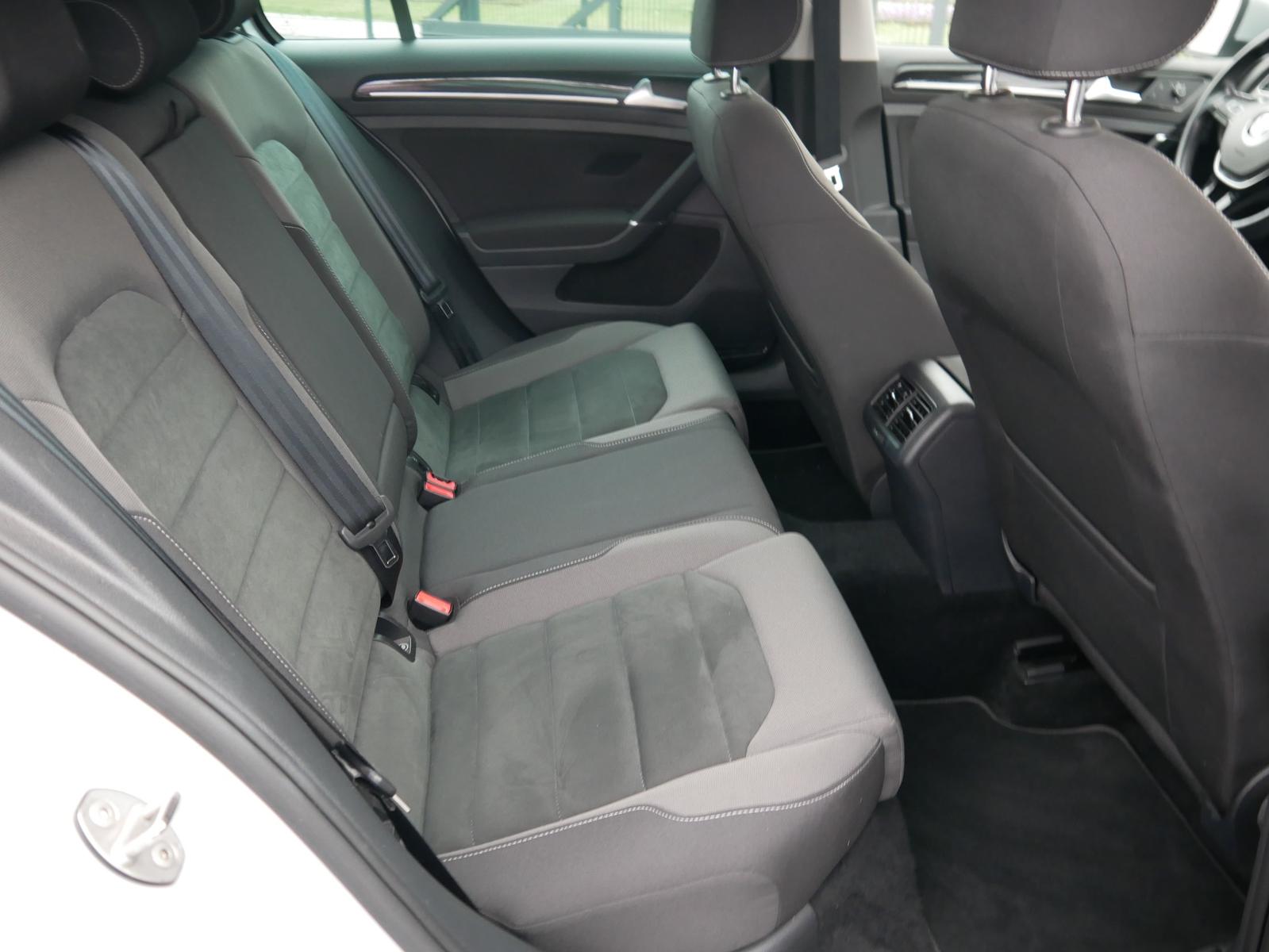 Volkswagen Golf VII 1.5 TSI Highline AHK LED Standheizung