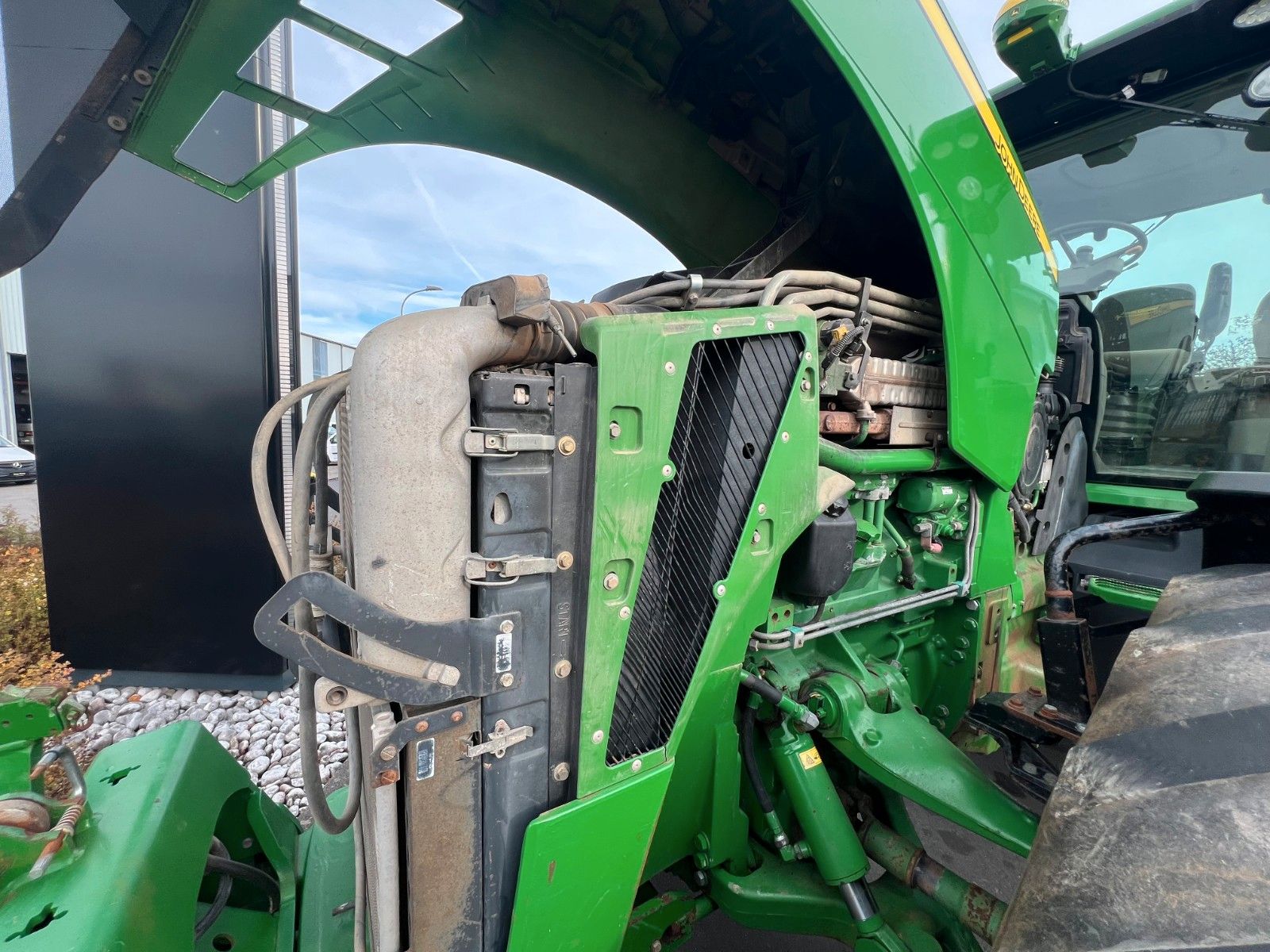 Fahrzeugabbildung John Deere 8295 R / kein AdBlue / Rückfahreinrichtung