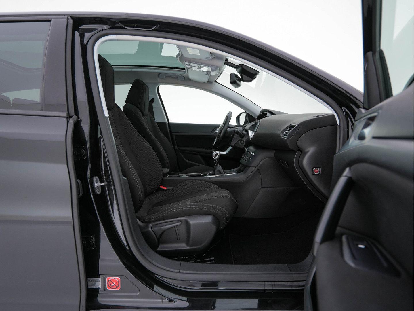 Peugeot 308 2015 — photo 11