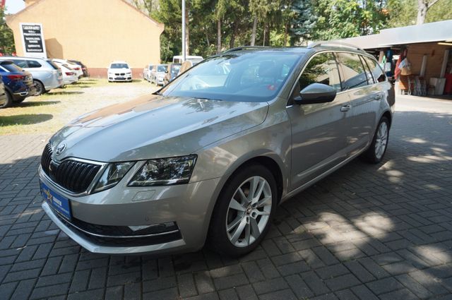 Skoda Octavia 1.6 TDI Style Combi*PANO*AHK*KAMERA*NAVI