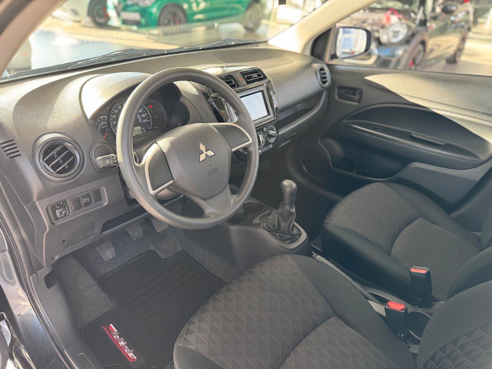 Fahrzeugabbildung Mitsubishi Space Star 1.2 Select "Klima Allwetterreifen"