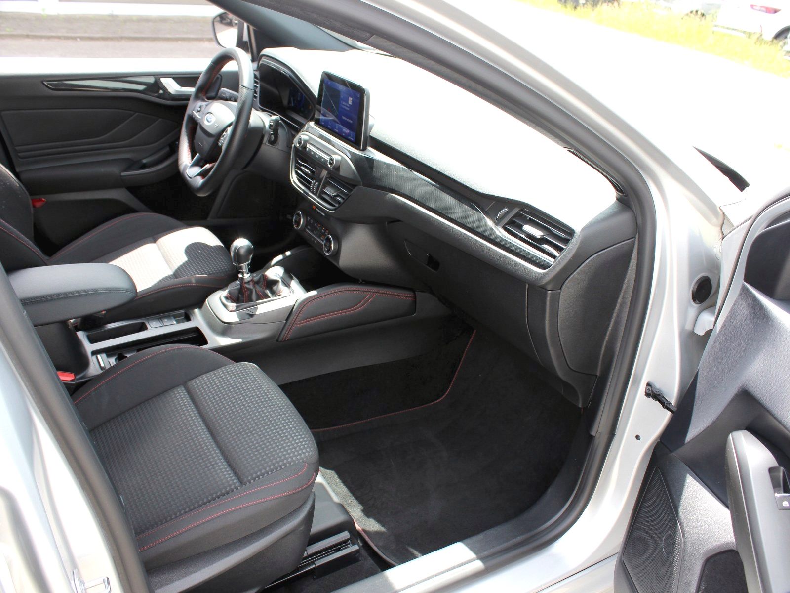 Fahrzeugabbildung Ford Focus ST-Line X 1,0 EcoBoost Mild Hybrid