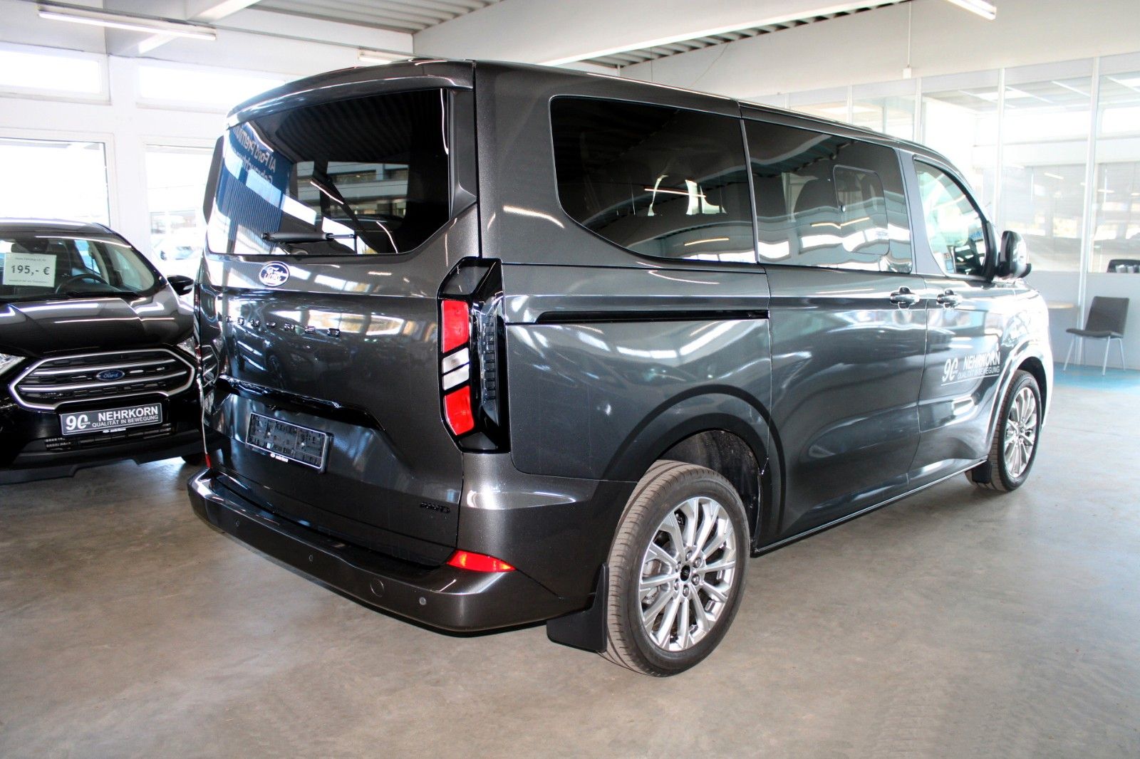 Fahrzeugabbildung Ford Tourneo Custom L1 8-Sitz Titanium Aut. Top Ausst