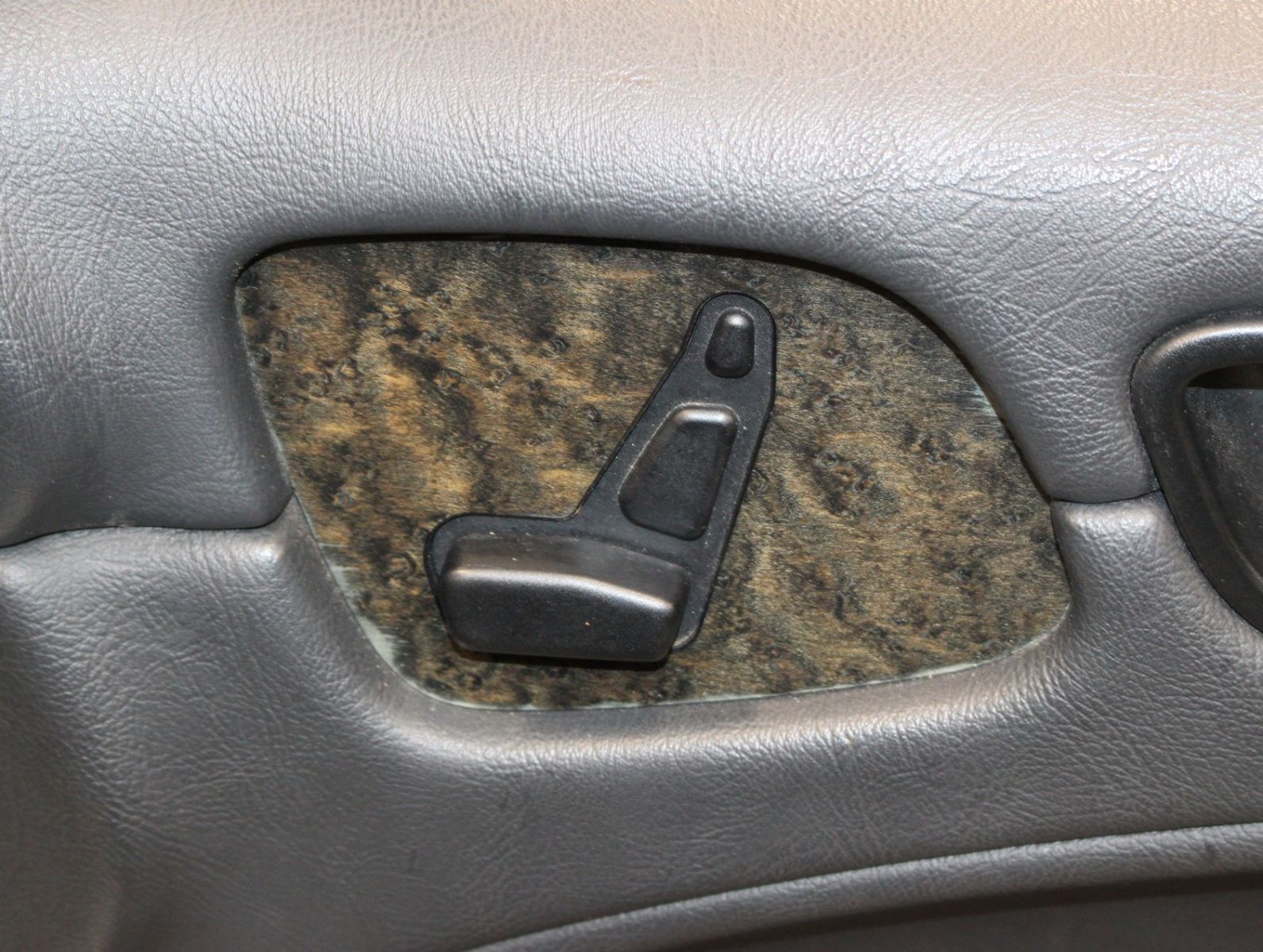 Fahrzeugabbildung Mercedes-Benz CLK 200 KOMPR. Evolution AVANTGARDE Cabrio