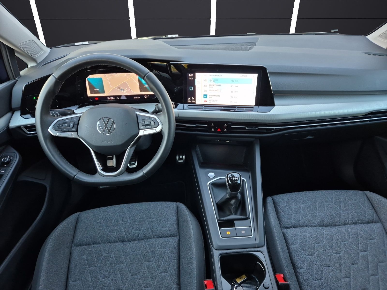 Fahrzeugabbildung Volkswagen Golf VIII Variant TSI Move 1,99% LED AHK Navi AI