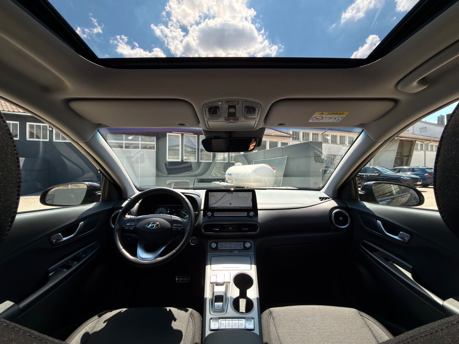 Fahrzeugabbildung Hyundai KONA E Trend 2WD CarPlay Schiebedach ACC CAM HuD
