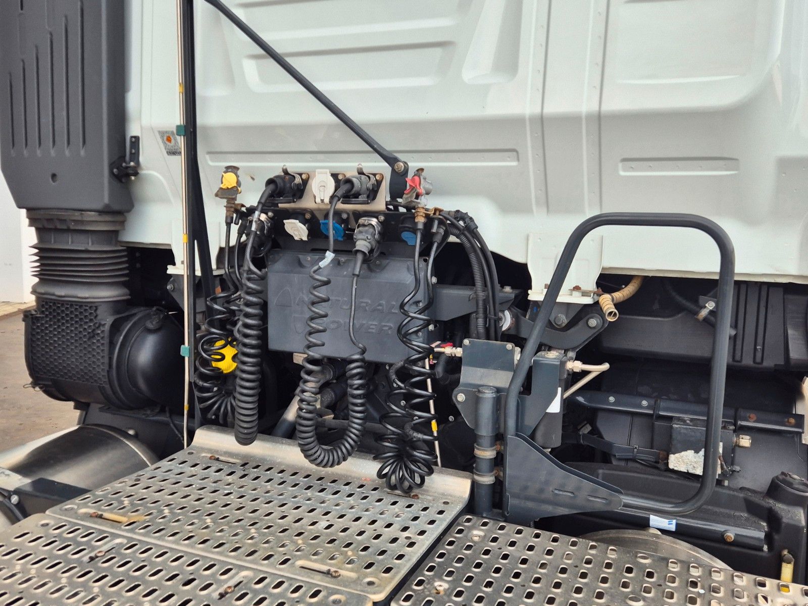 Fahrzeugabbildung Iveco Stralis 460NP LNG 4x2 3 Stück