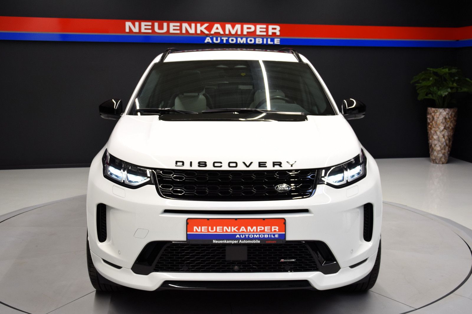 Fahrzeugabbildung Land Rover Discovery Sport R-Dynamic D 200 AWD Pano 360°AHK