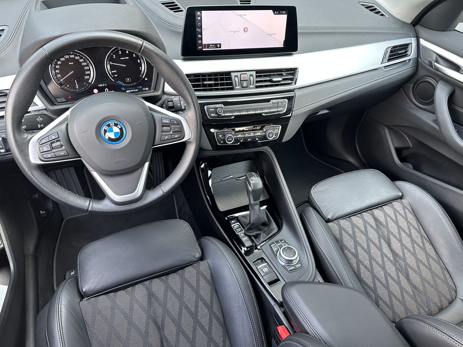 Fahrzeugabbildung BMW X1 xDrive25e xLine NAV+LED+KAMERA+HIFI+ACC+HUD