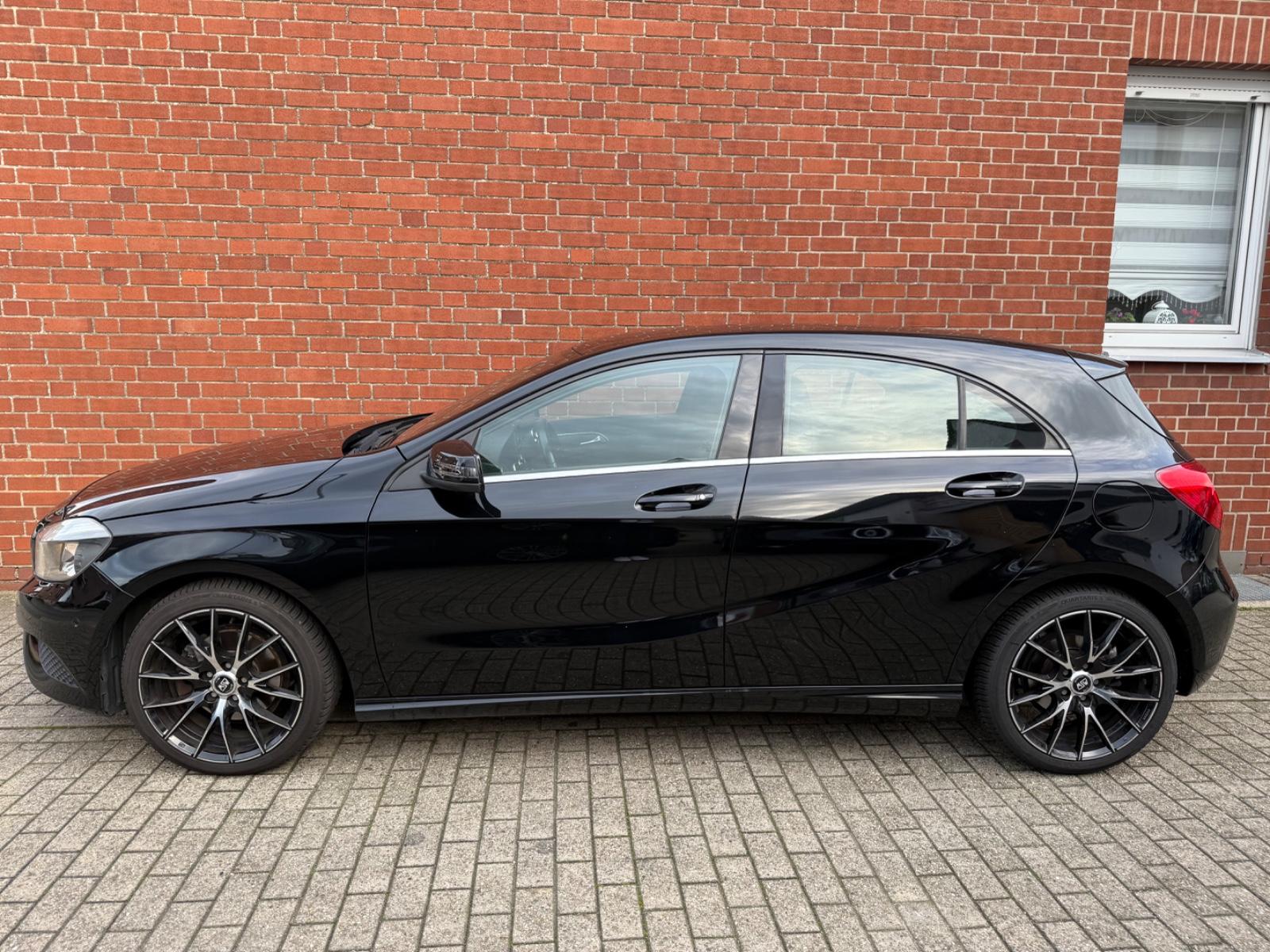 Mercedes-Benz A 180 BlueEfficiency"Navi"SiHz"Einparkhilfe"18zo