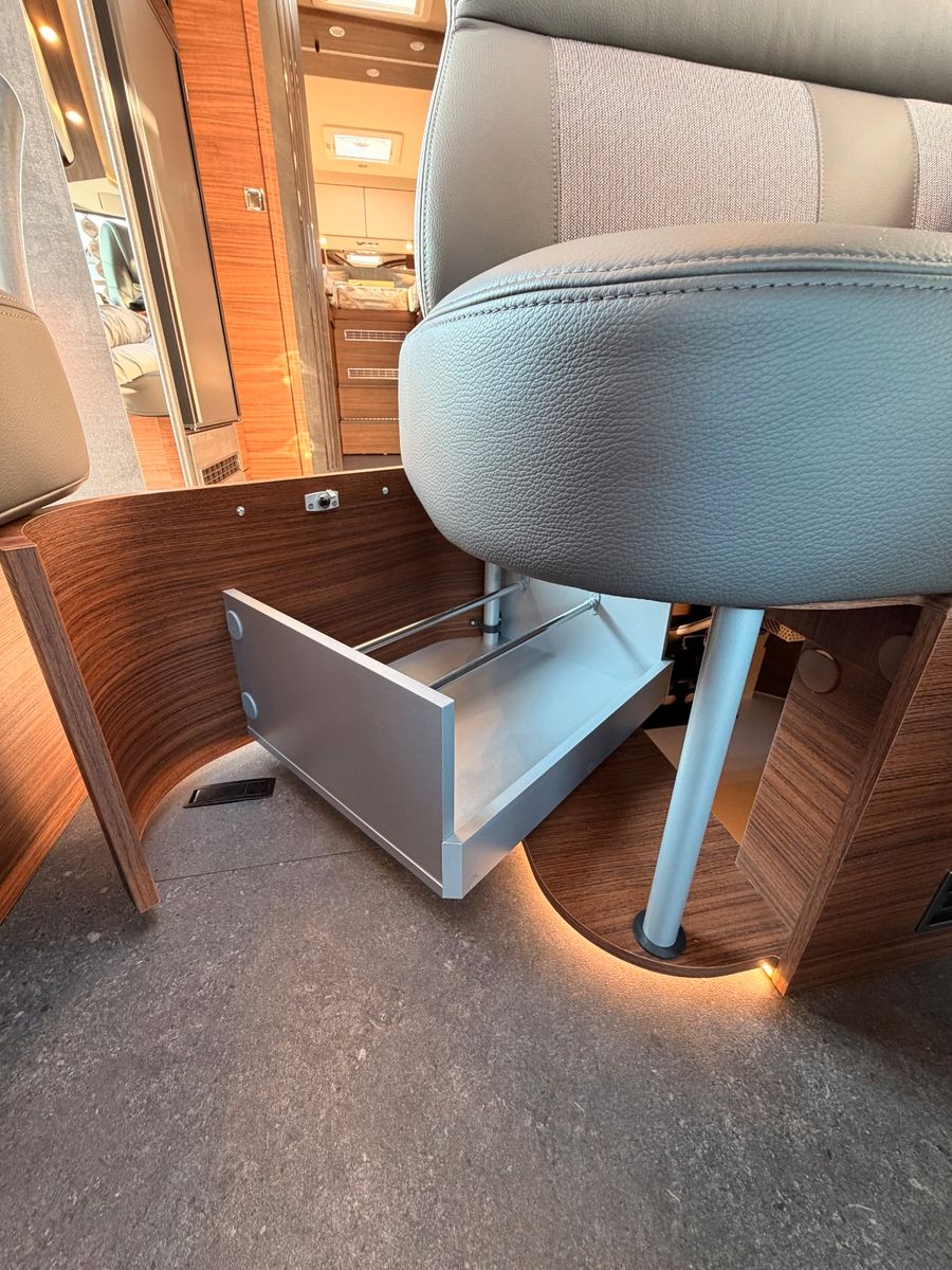 Fahrzeugabbildung Carthago chic c-line I 5.9 XL LE Mercedes Cortina