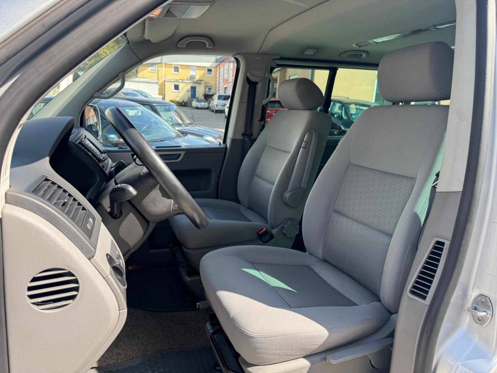 Volkswagen T5 Multivan Comfortline 2.5 TDI 5 cyl. 174 ch BVA / 1ère main / Chauffage auxiliaire / GPS / Attelage