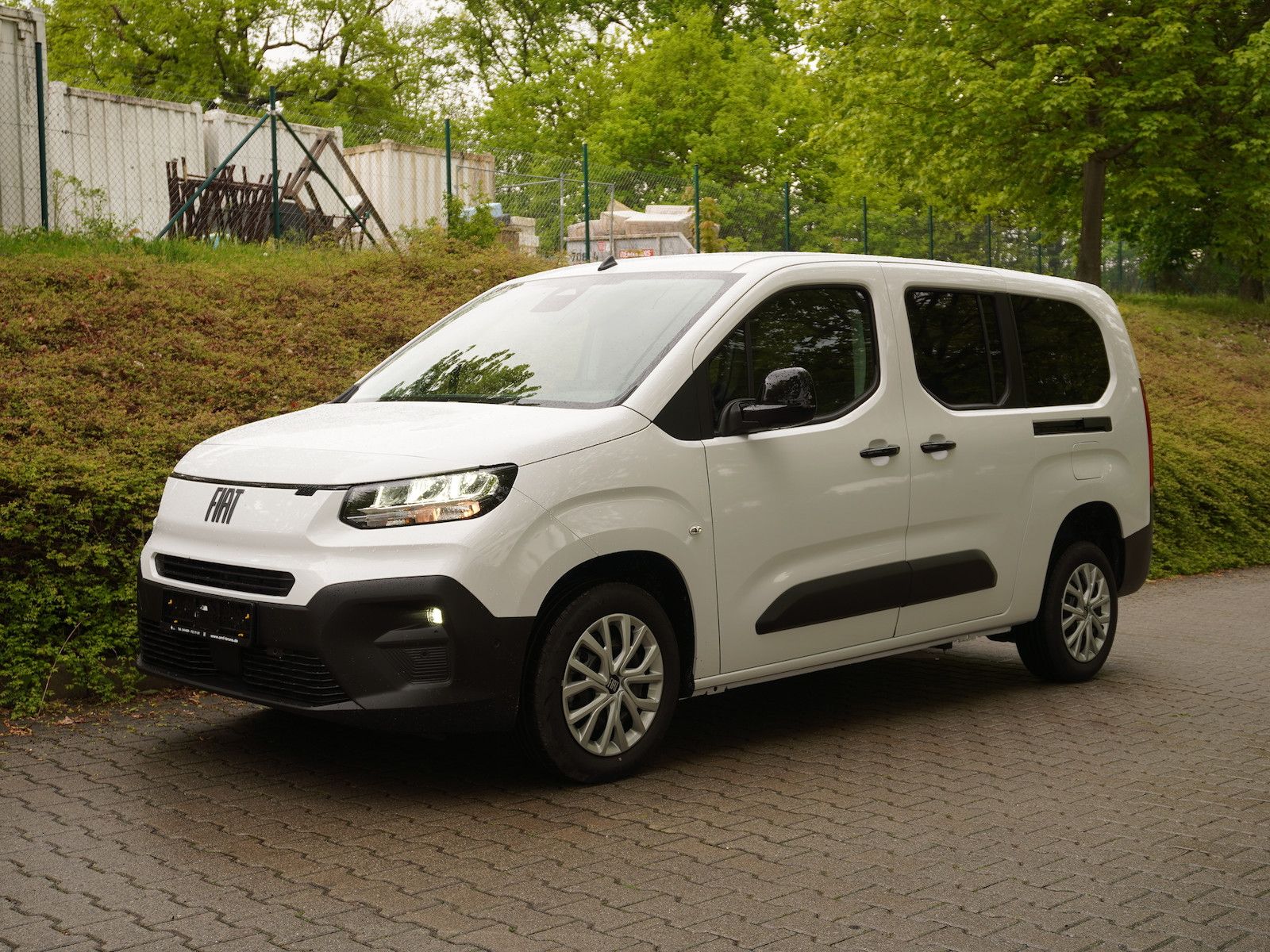 Fiat Doblo Maxi Kombi 130 AT8 / Rollstuhlumbau AMF imagem 2