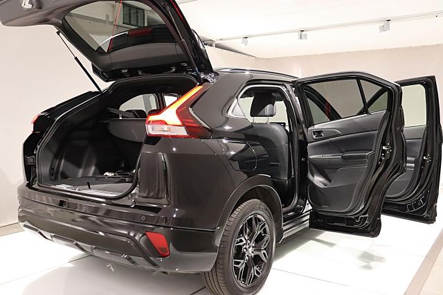 Eclipse Cross Plus SELECT Black Hybrid 4WD KAMER