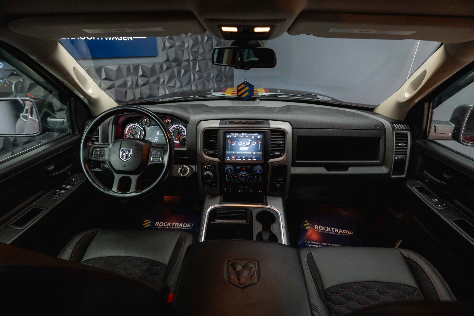 Fahrzeugabbildung Dodge RAM 5.7 V8 HEMI 4x4 OFFROAD Night-Paket *LED*AHK