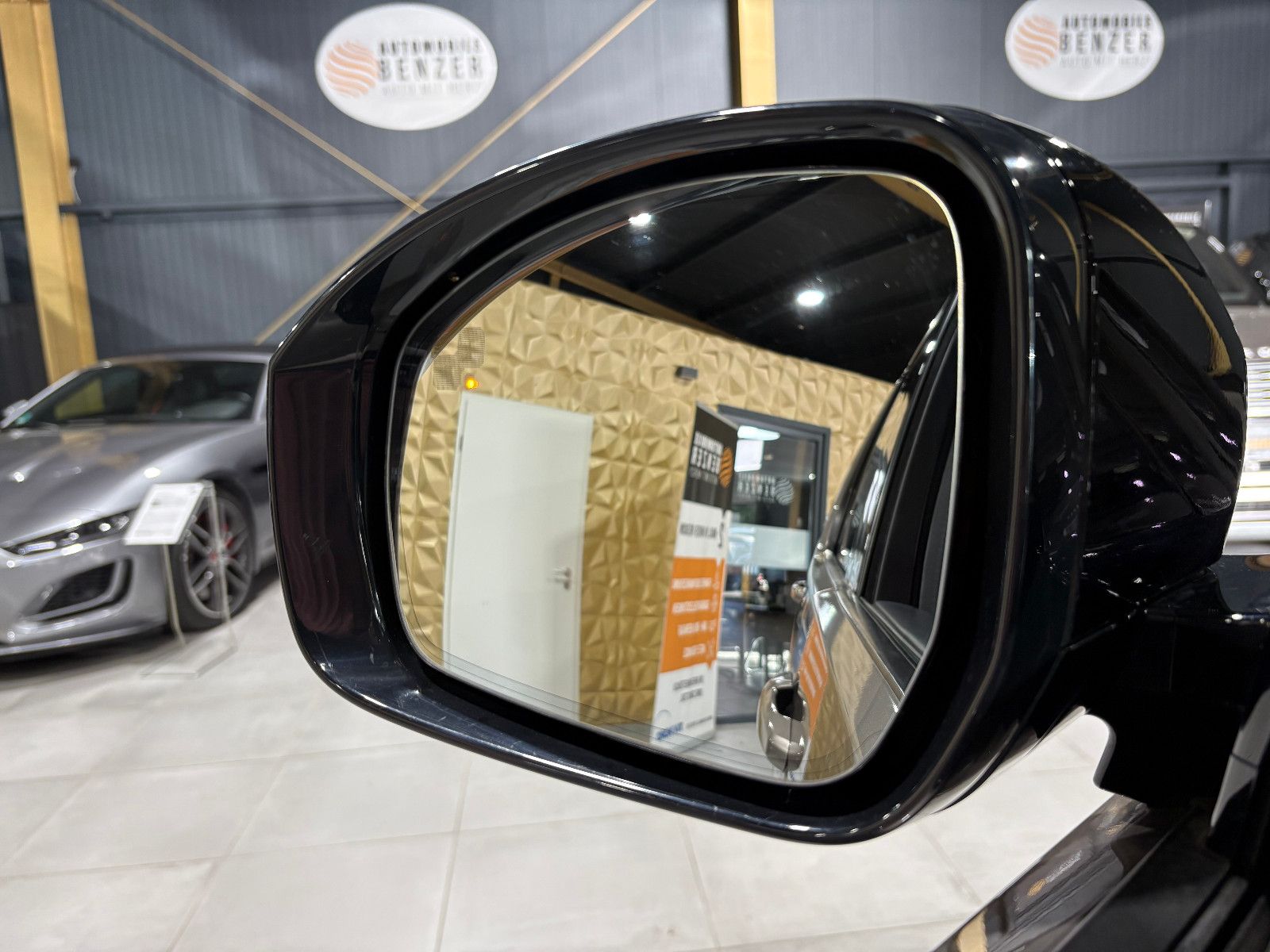 Fahrzeugabbildung Land Rover Discovery 5 R-Dynamic HSE D300 AWD/7-SITZ/360°/