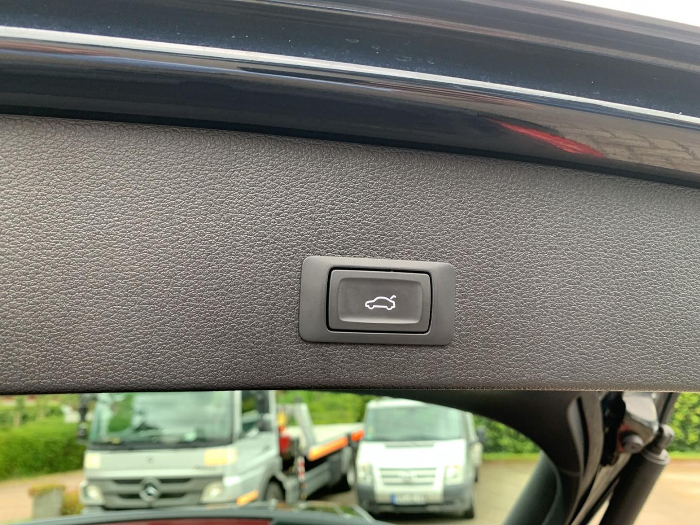 Audi Q2 quattro sport El. Panodach Navi Leder Digital
