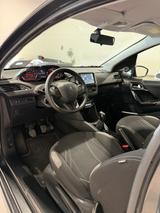 Peugeot 208 1.2 Active 82 VTi Active - Peugeot 208 von privat