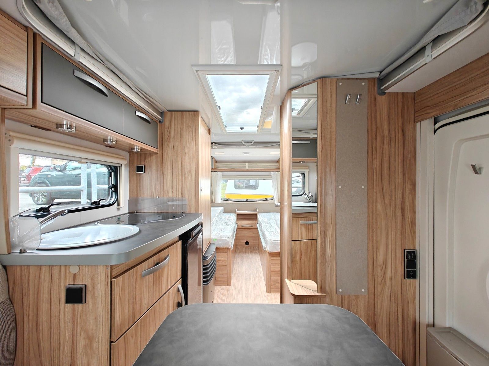 Fahrzeugabbildung HYMER / ERIBA / HYMERCAR Feeling 470 Elegance - JETZT 6.683€ SPAREN !!!