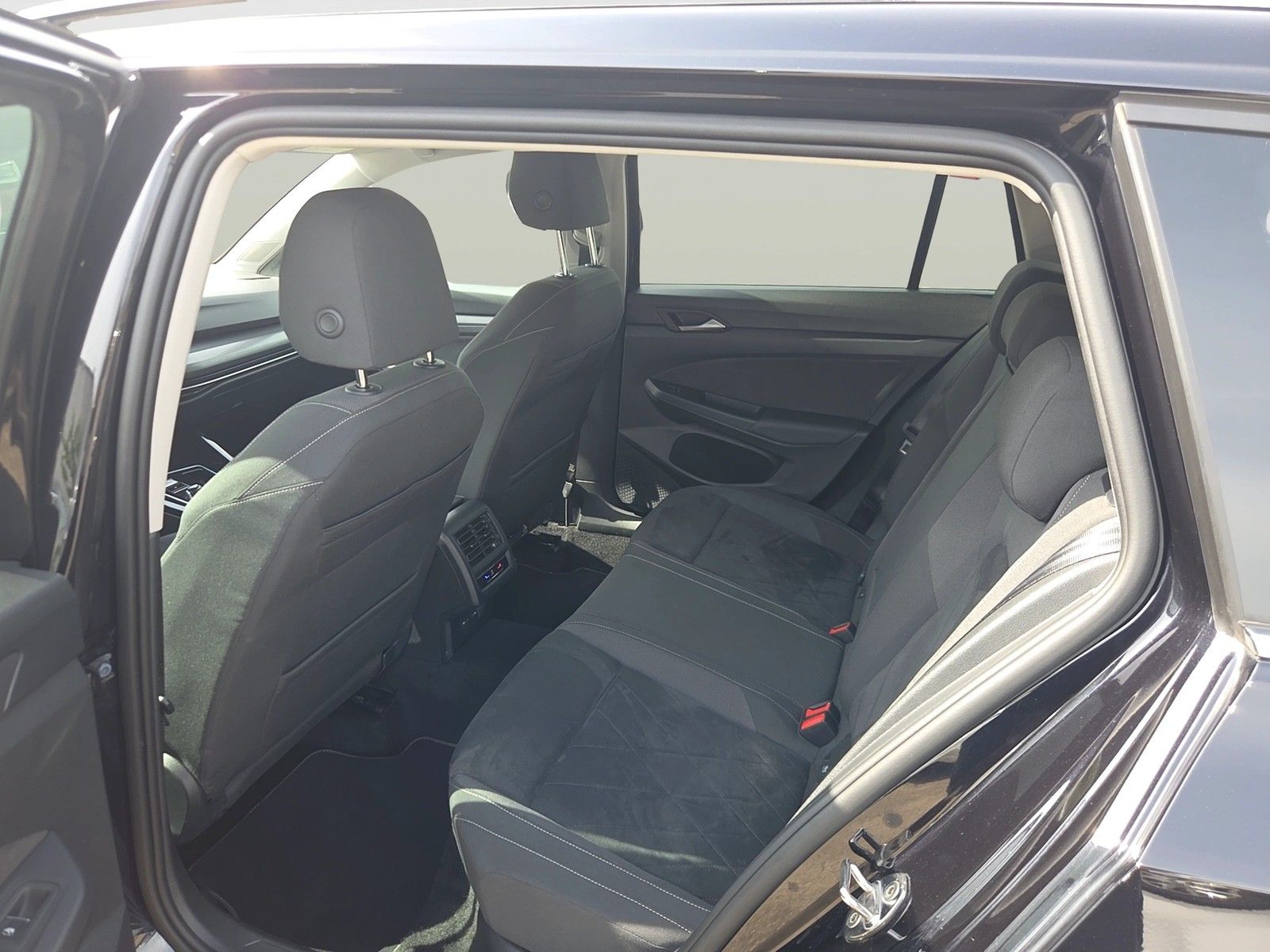 Fahrzeugabbildung Volkswagen Golf VIII Variant TDI Style LED+ DSG Navi ACC PD