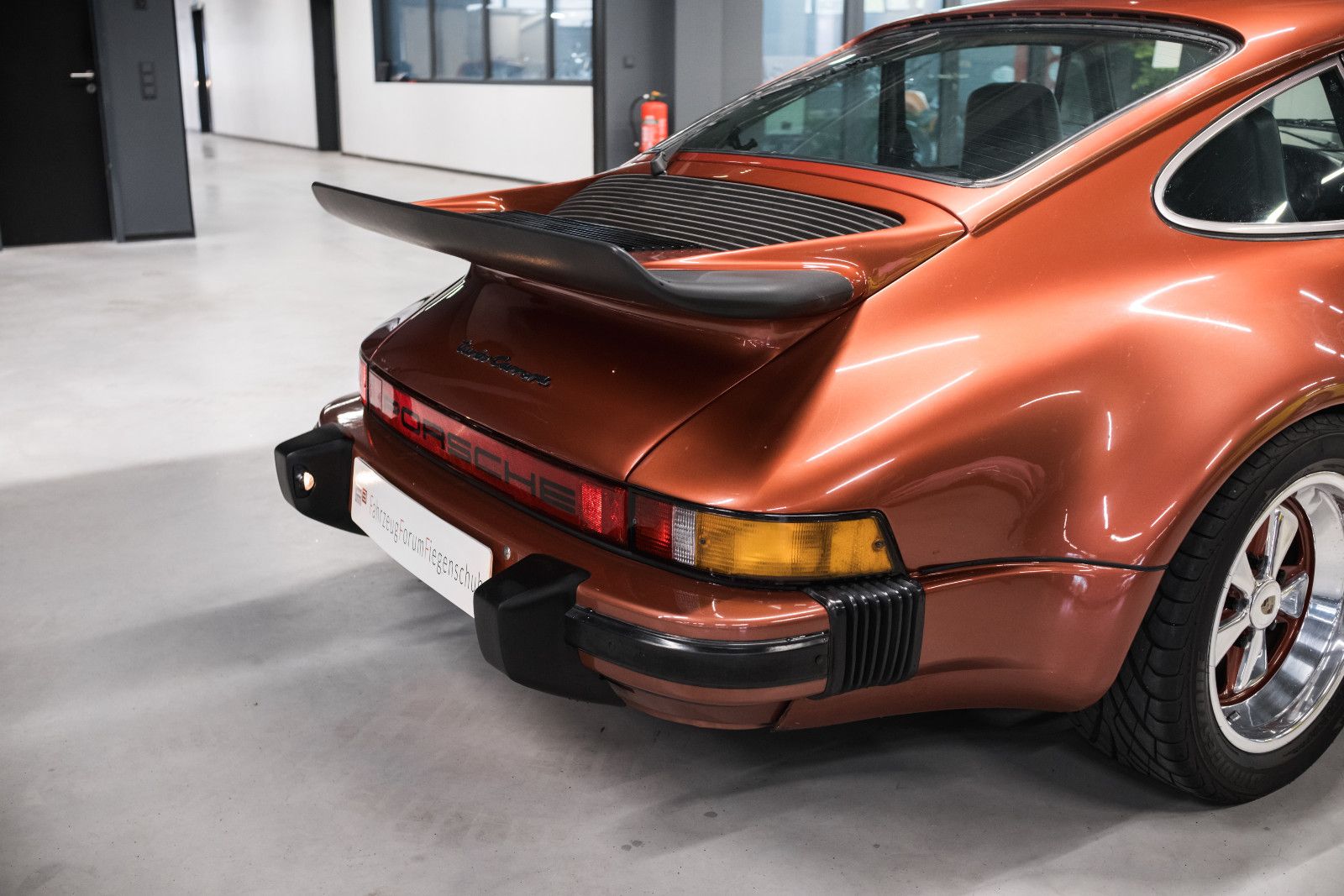 Fahrzeugabbildung Porsche 911/930 Turbo 3.0-guter Zustand-seltene Farbe