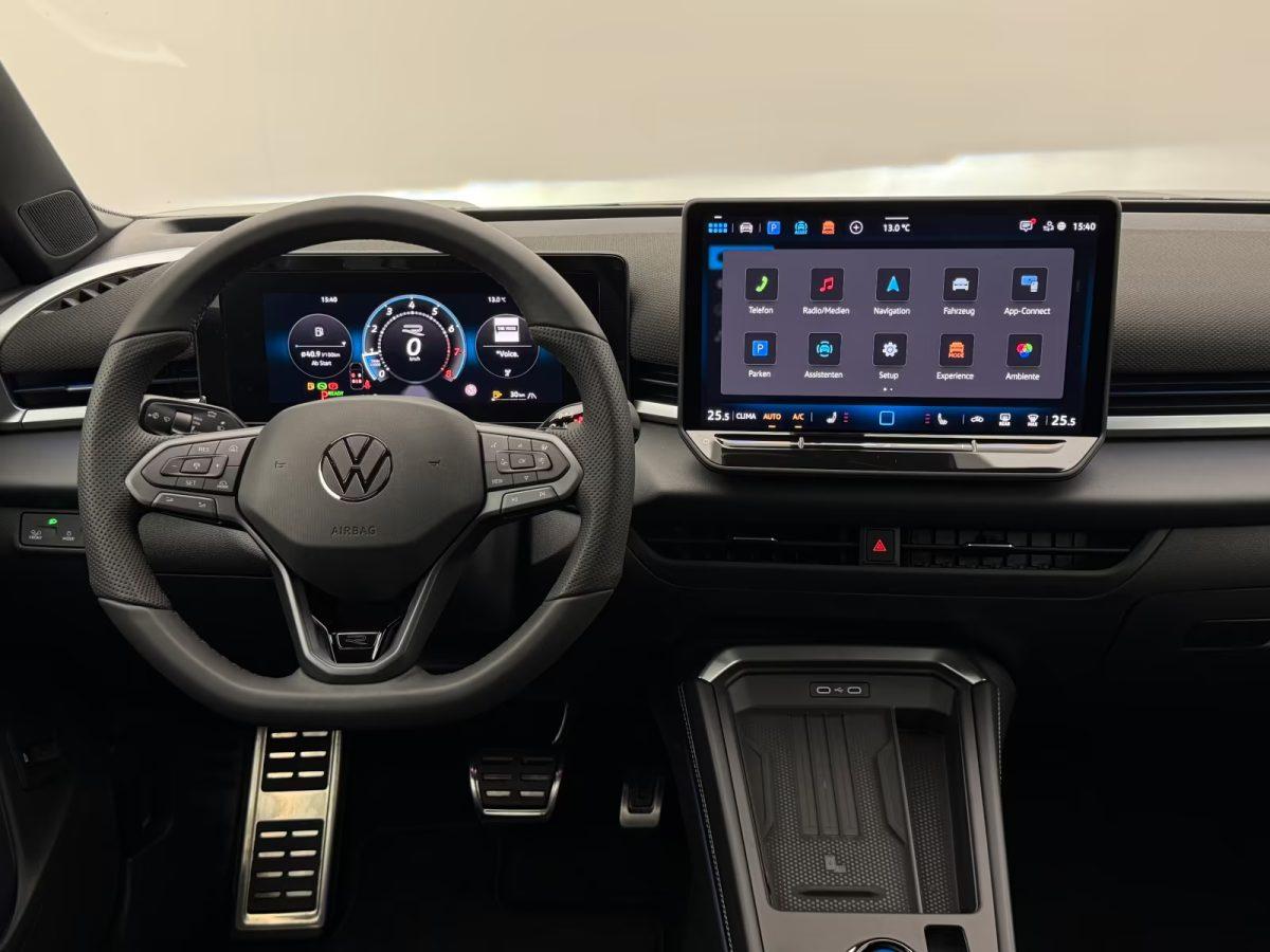 Volkswagen T-Roc 1.5 eTSI DSG R-Line +BLACK-STYLE+CAM+AHK+