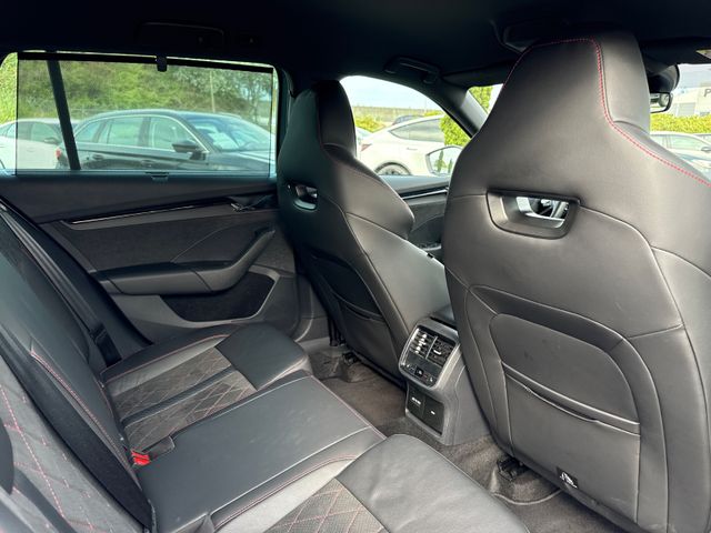 Skoda Octavia Combi RS-LED-AHK-SHZ-CarPlay-Ambi