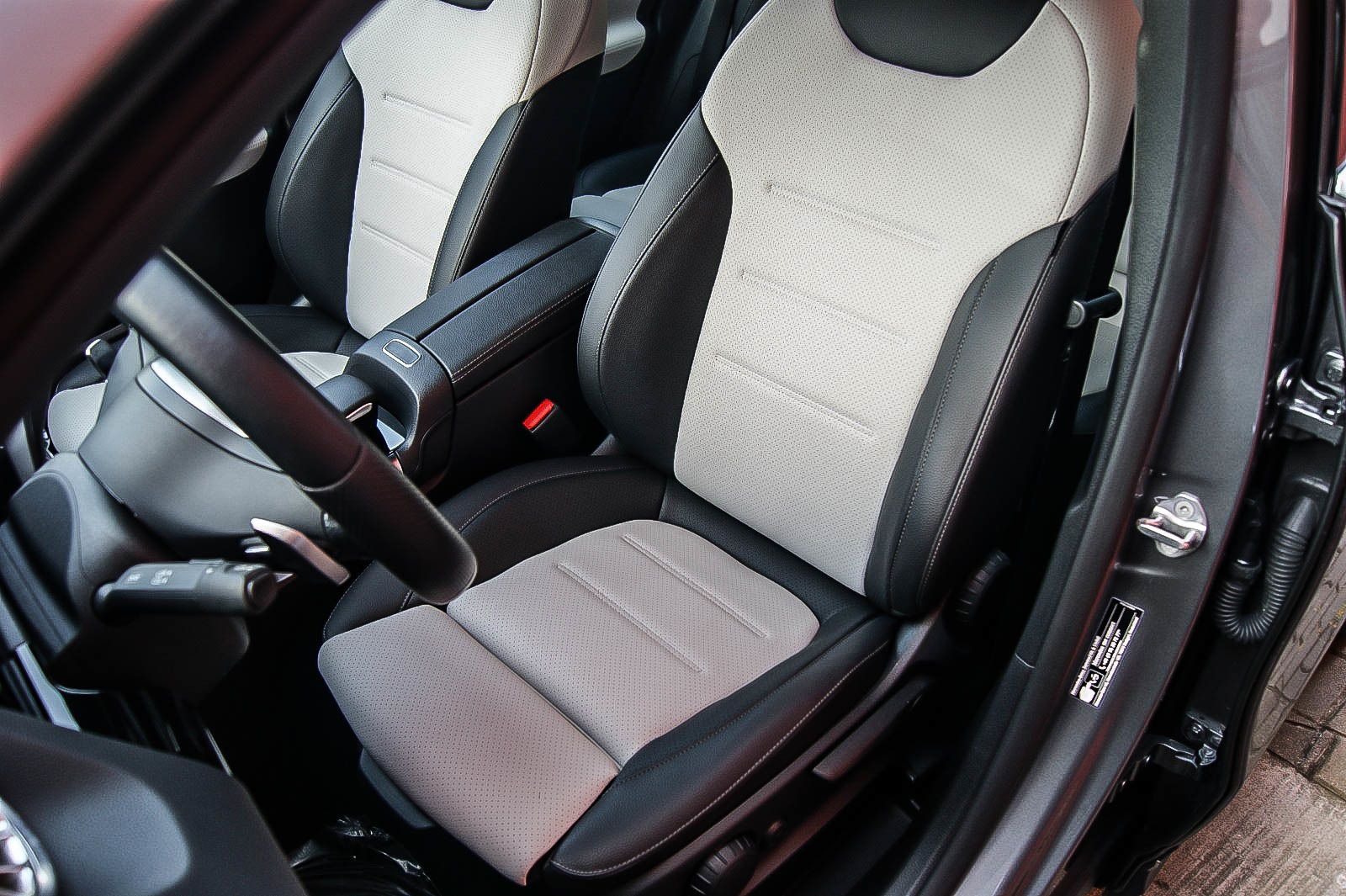 Fahrzeugabbildung Mercedes-Benz GLA 250 e AMG MBUX PANORAMA LEDER ANHZV
