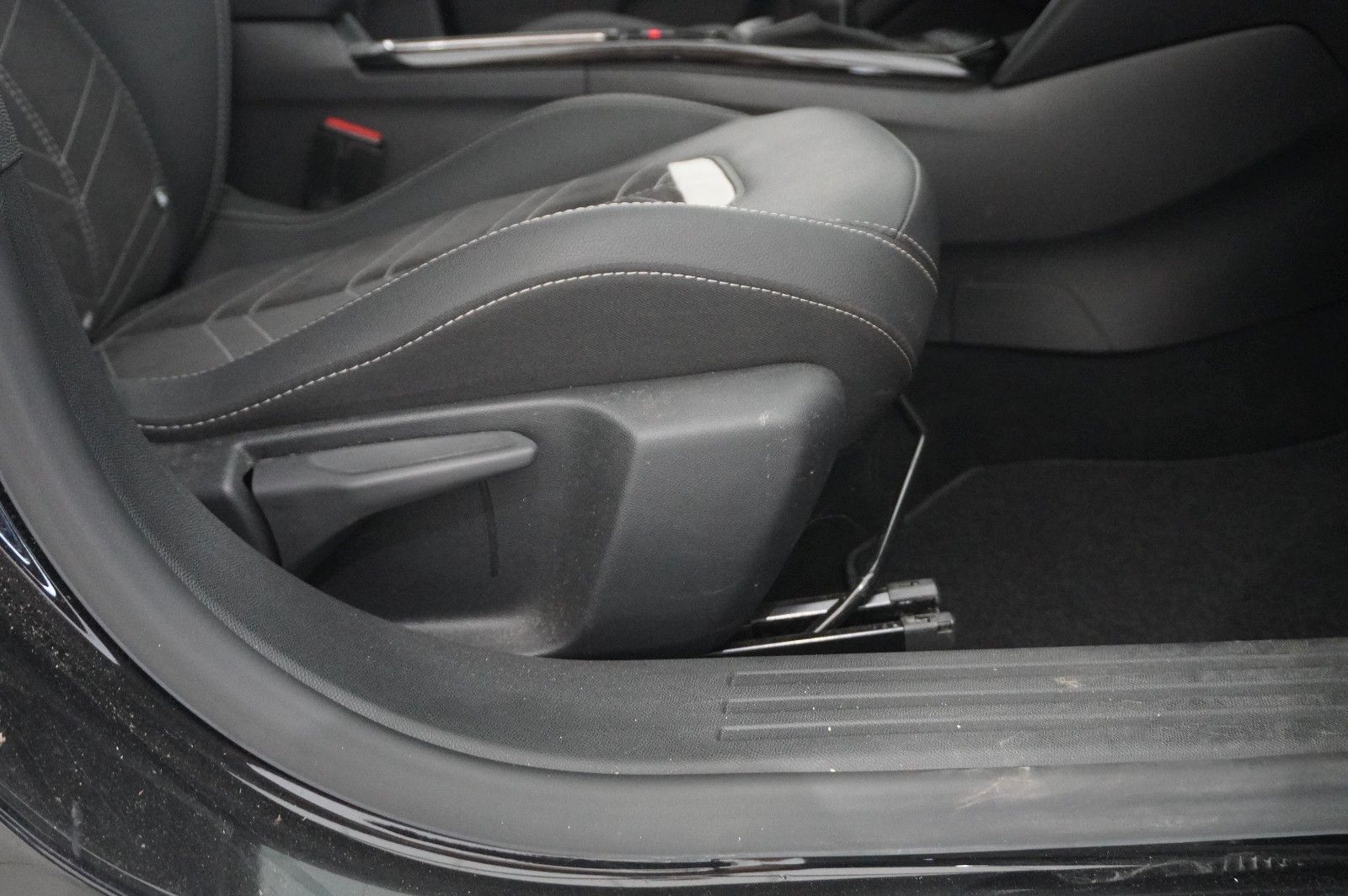 Fahrzeugabbildung Opel Mokka 1.2T ULTIMATE NAVI/LED/KAMERA/SPORT/SH/DAB