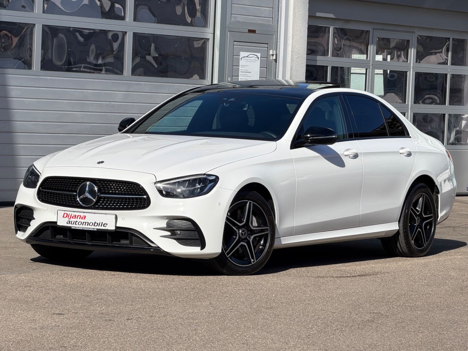 Mercedes-Benz E 300e AMG Night Pano MBUX Unfallfrei NEUWERTIG!