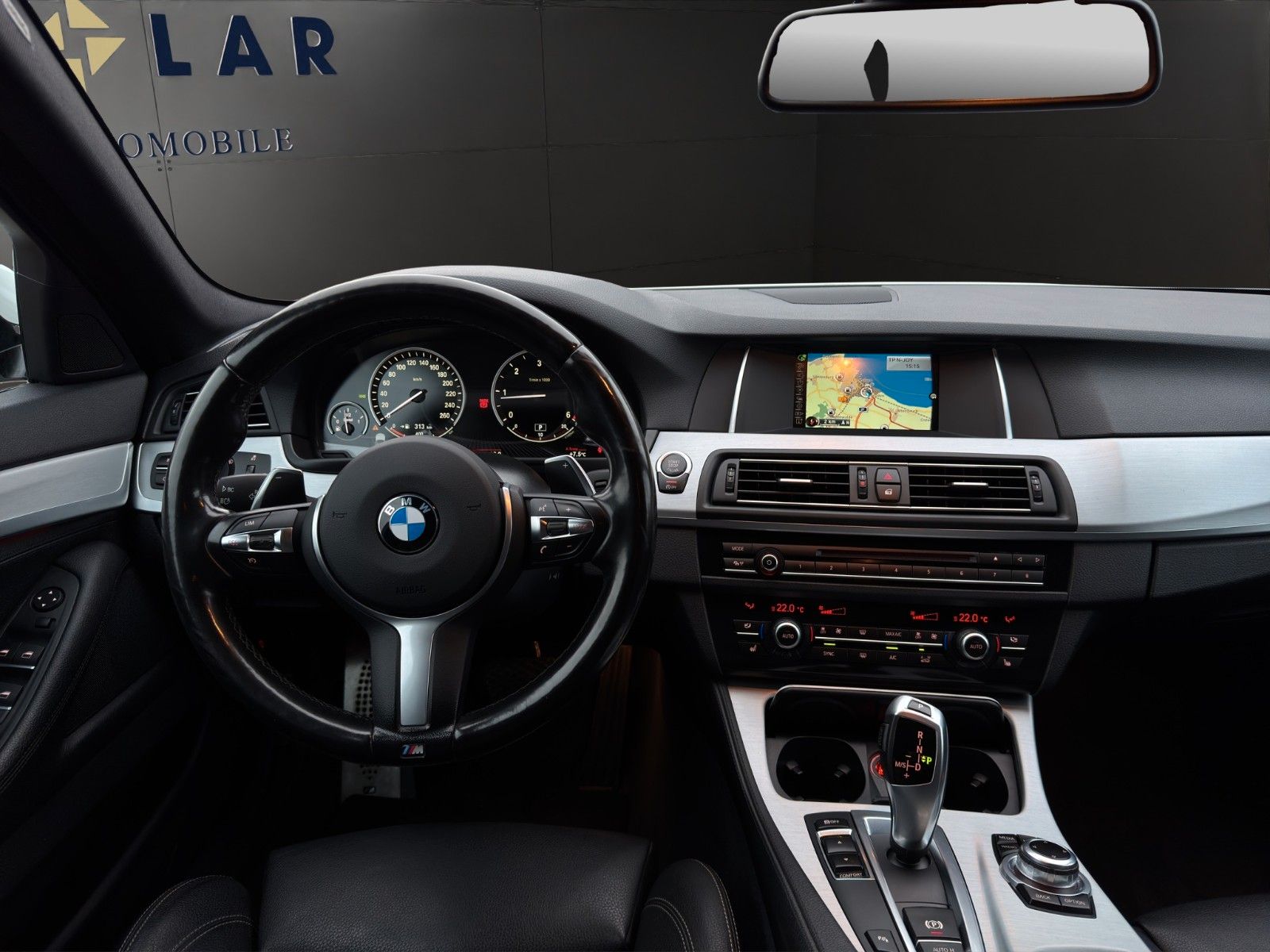 Fahrzeugabbildung BMW 520d Touring AHK/M-Paket/Head-Up/Bhz.Lenkrad/PDC