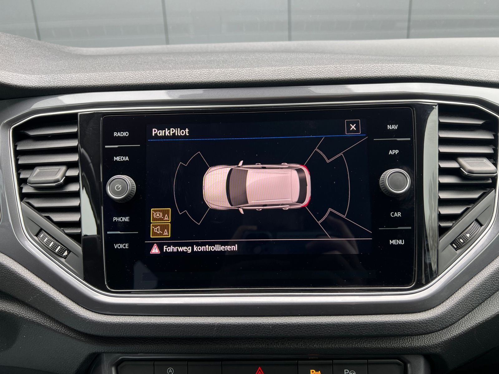 Fahrzeugabbildung Volkswagen T-Roc R-Line 1.5 TSI IQ.DRIVE *AHK, Climatronic,