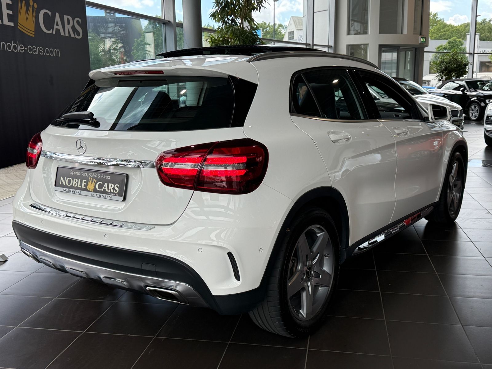 Fahrzeugabbildung Mercedes-Benz GLA 250 4Matic AMG Line AHK PANO 360°