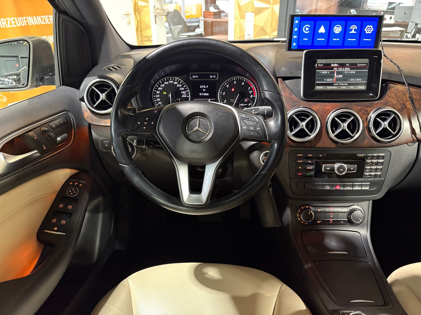 Fahrzeugabbildung Mercedes-Benz B 200/PANO/MEMORY/KLIMA/CAR-PLAY/2.HAND/KAMERA