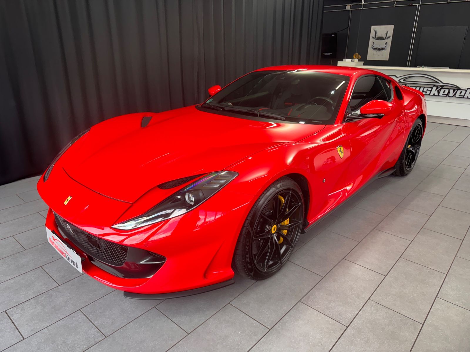 Fahrzeugabbildung Ferrari 812 Superfast|CARBON-SCHALENSITZE|360"KAMERA|ACC