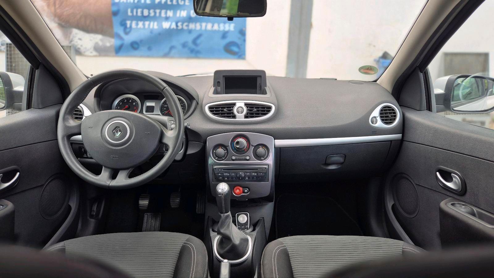 Renault Clio 2012 — photo 7