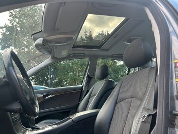 Mercedes E 220 - 11