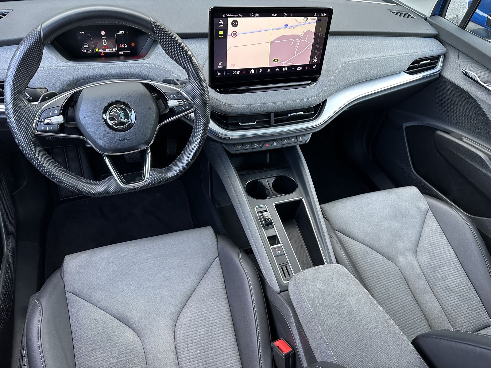 Fahrzeugabbildung SKODA Enyaq iV 80 Sport NAV+LED+AHK+PANO+CANTON+CARPLA