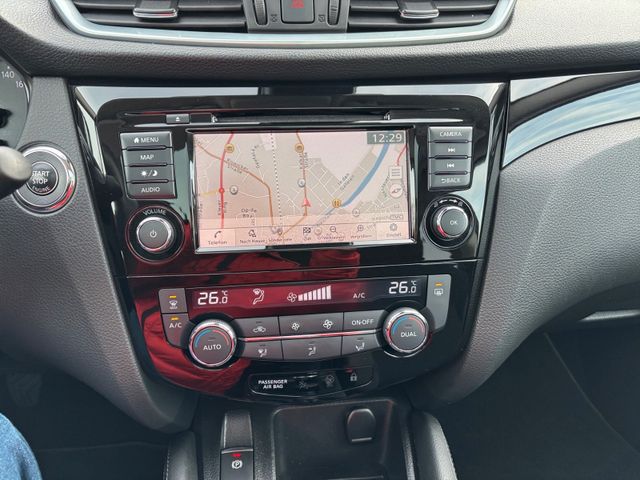 Nissan Qashqai 1,3 Zama AHK Glasdach
