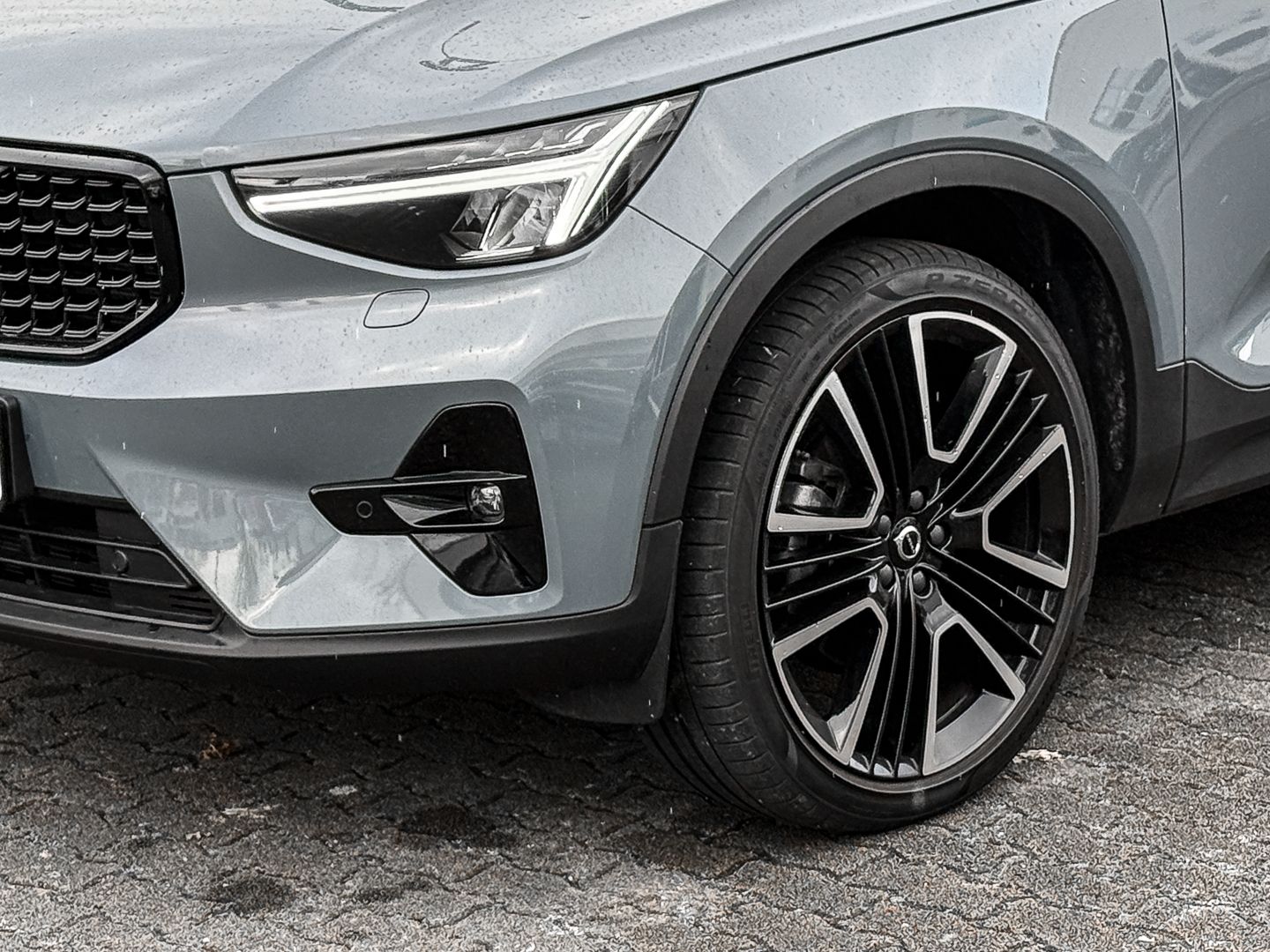 Volvo XC40 Ultimate Dark 2WD B4 EU6d StandHZG AHK Digi foto 3