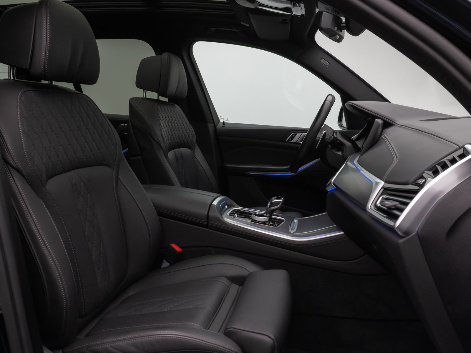 Fahrzeugabbildung BMW X5 xD40d M Sport Panorama Kamera HUD DAB Massage