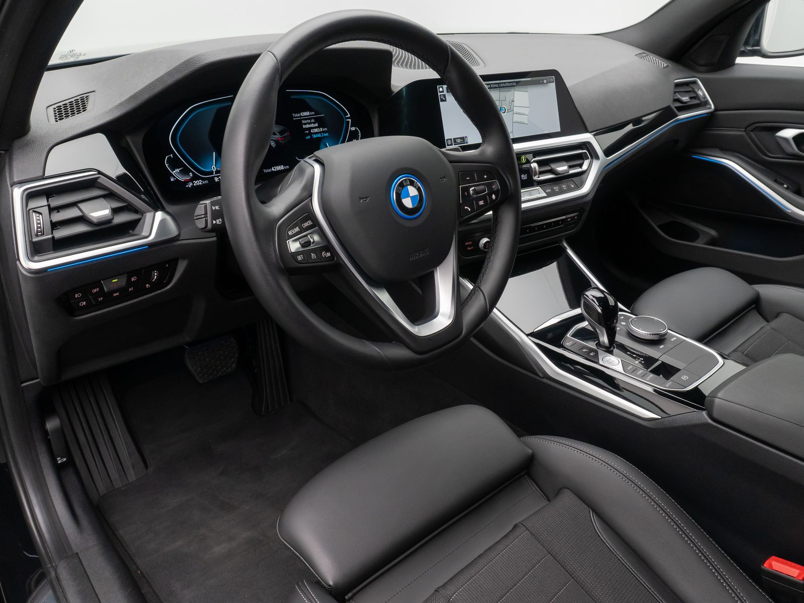 Fahrzeugabbildung BMW 320e Sport Line DAB HiFi CockPitPr Alarm PDC LED