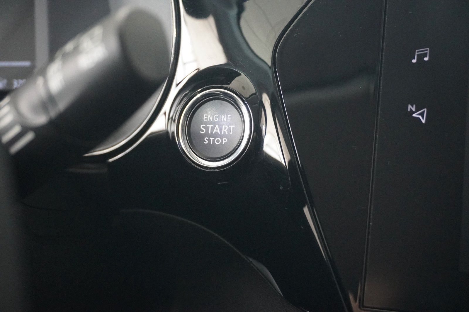 Fahrzeugabbildung Opel Corsa-e F EDITION 7KW NAVI/VIRT/DAB/TEMP/WÄRMEP