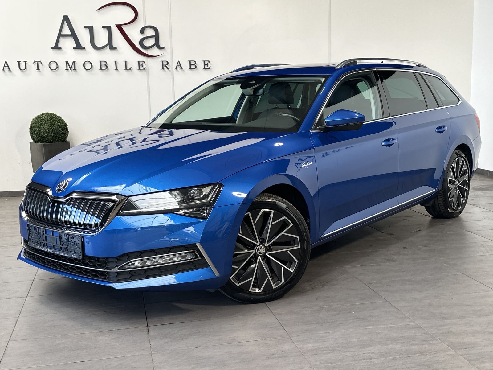 Fahrzeugabbildung SKODA Superb Combi 1.4 TSI iV DSG L&K NAV+LED+AHK+PANO