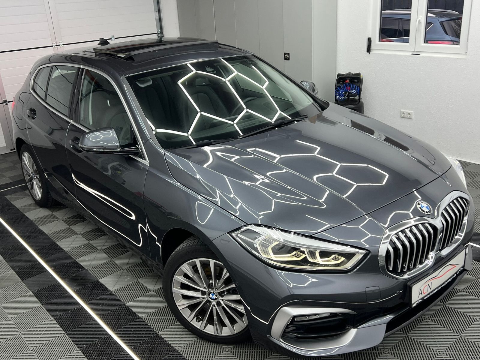 Fahrzeugabbildung BMW 120 d xDrive LUXURY LINE/LED/HuD/VRTL PIT/PANO