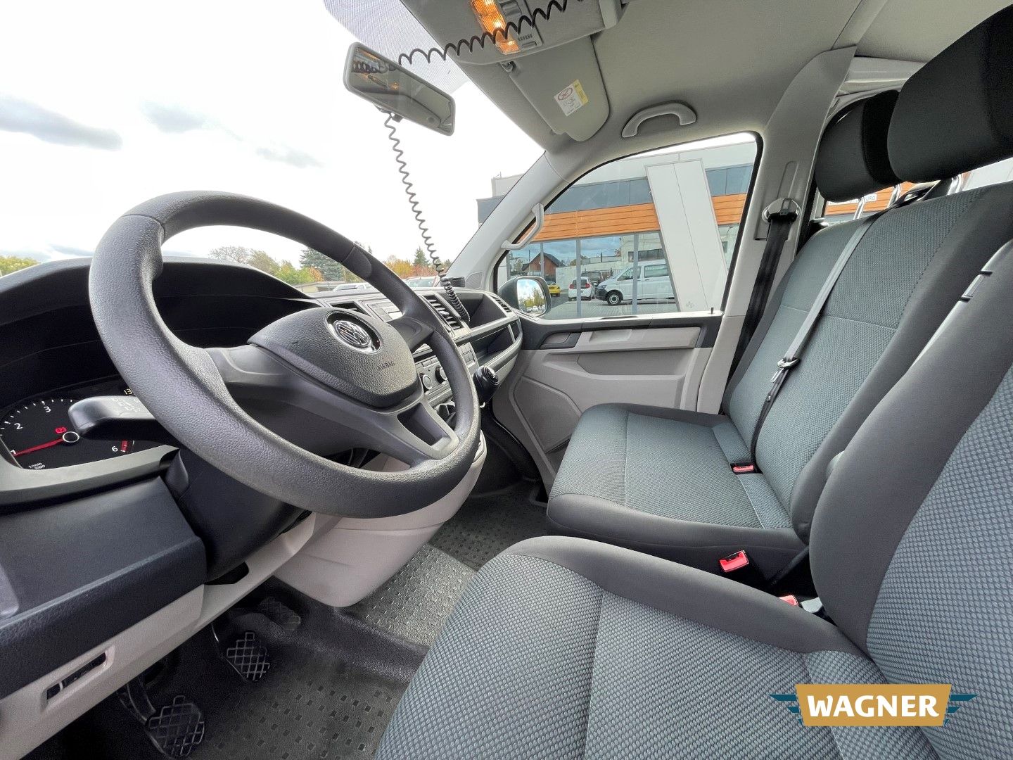 Fahrzeugabbildung Volkswagen T6 Kombi EcoProfi lang 9 Sitzer Klima