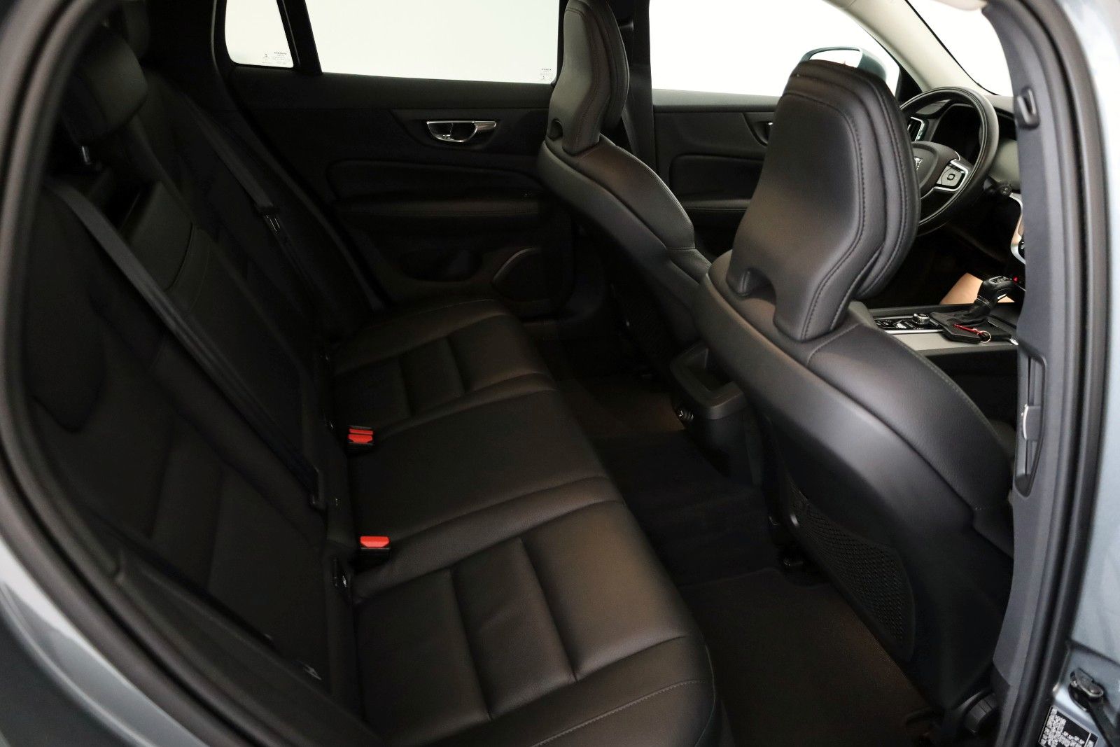 Fahrzeugabbildung Volvo V60 Momentum Leder,Navi,LED,ACC,Kamera,SH,SR+WR