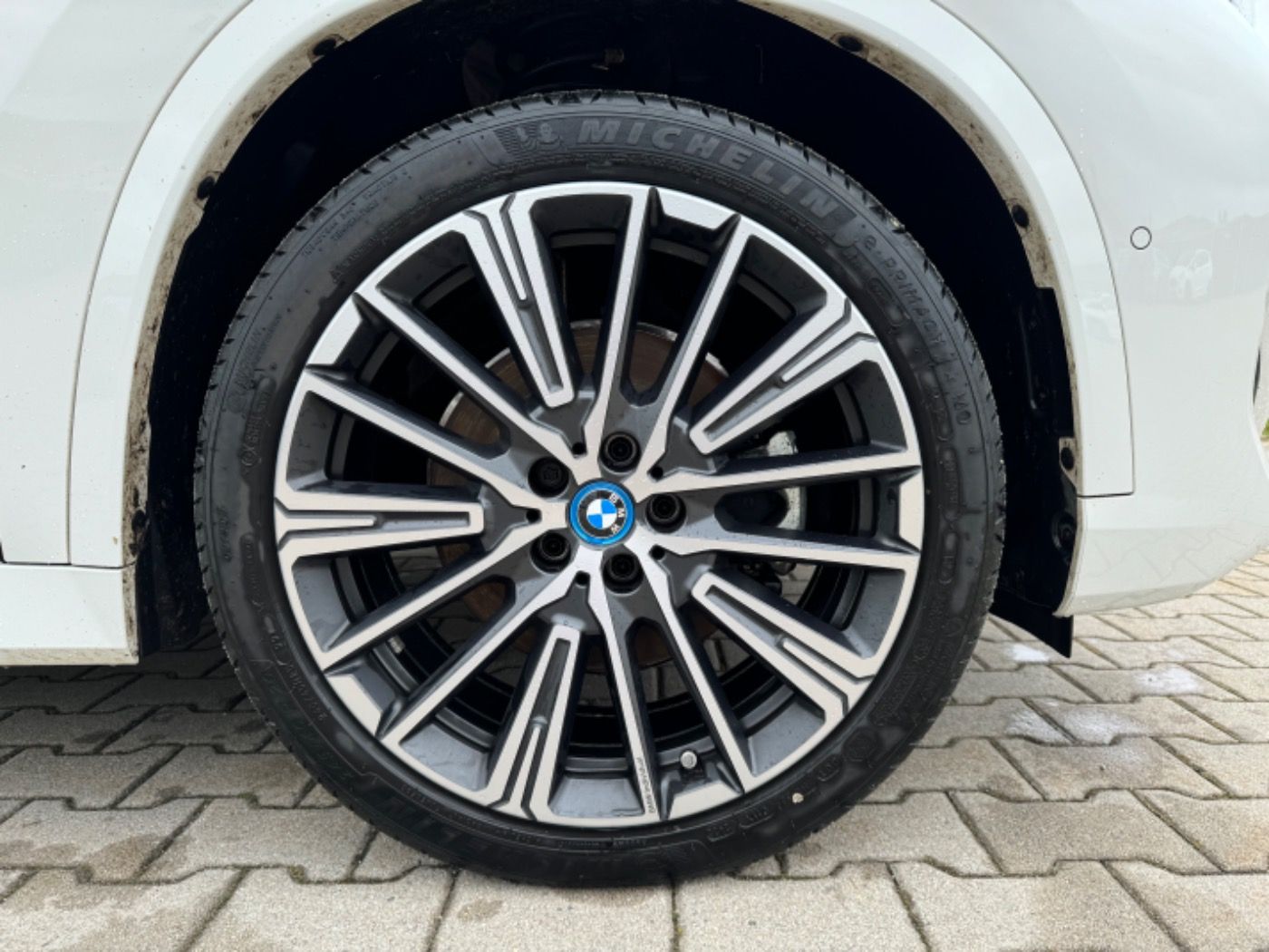Fahrzeugabbildung BMW iX1 xDrive30 M-Sport GSD/HK GARANTIE bis 12/2027