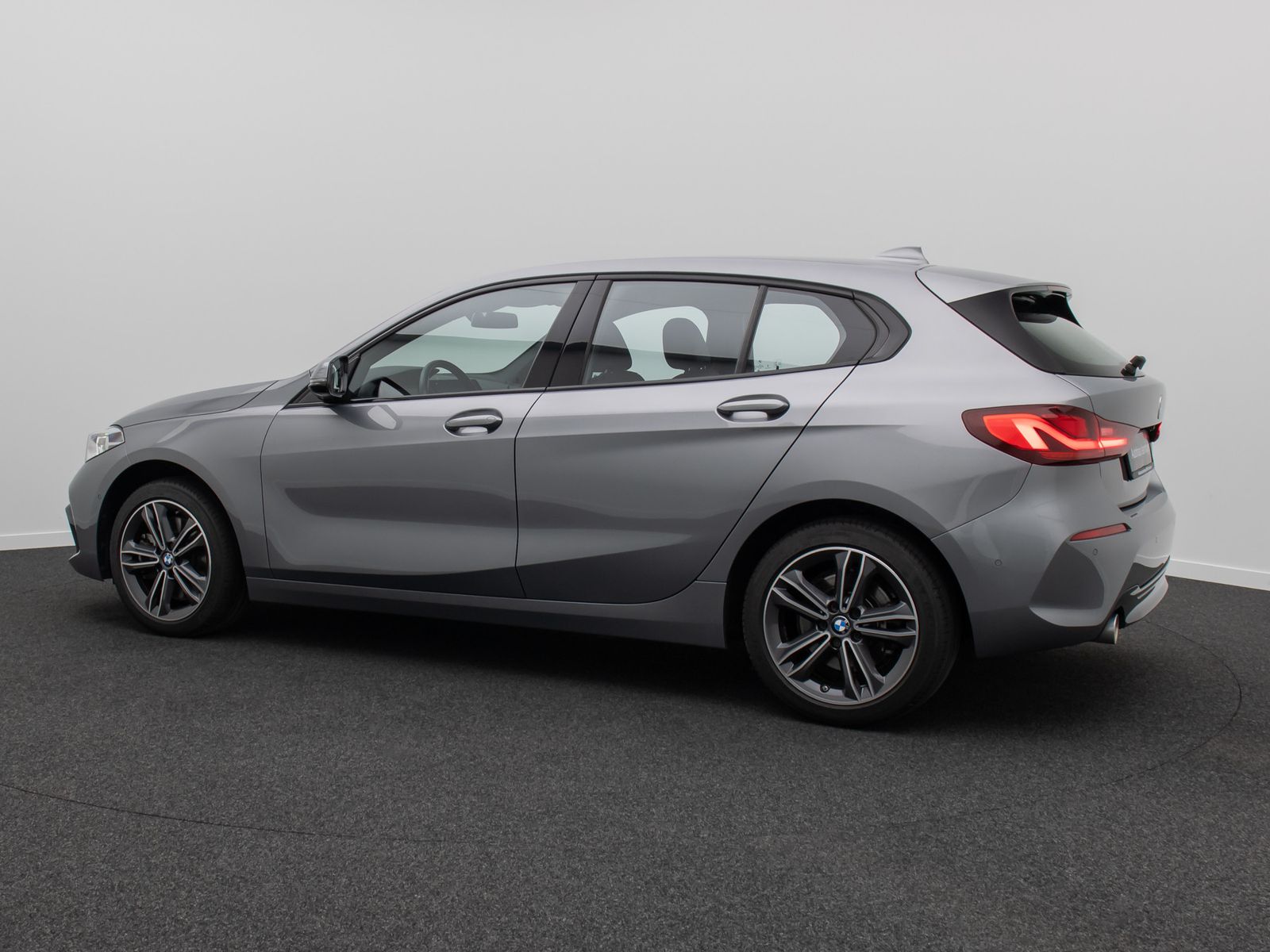 Fahrzeugabbildung BMW 120i Sport Line DAB Kamera AHK LED DriveAss WLAN